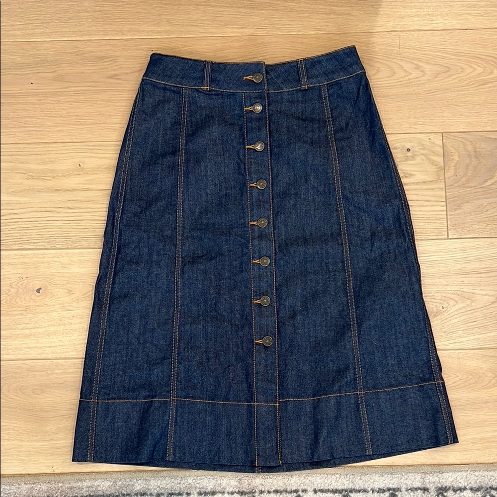 Kate Spade Brooke Street size 6 
Denim Button-Front Skirt